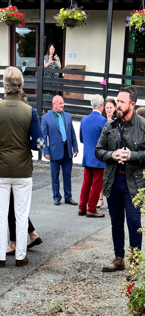 9077D561 E584 4628 9394 4B8b8f79b009 Large