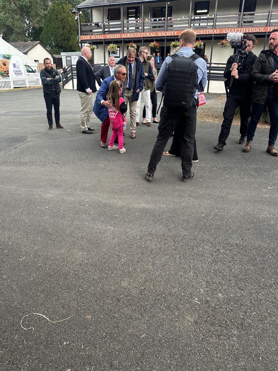 Eb7cff64 8Dc9 4912 814B 535E61fb56fd Large